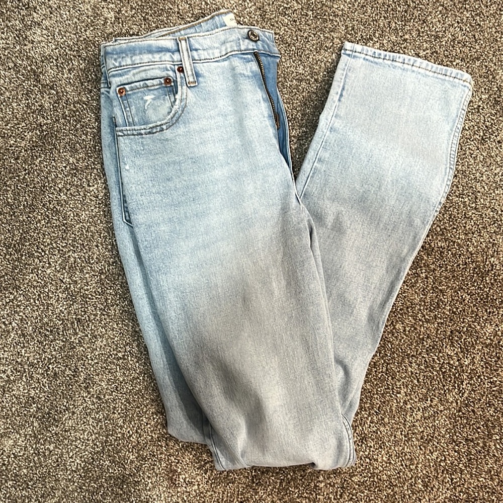 ABERCROMBIE ULTRA HIGH RISE 90s JEANS